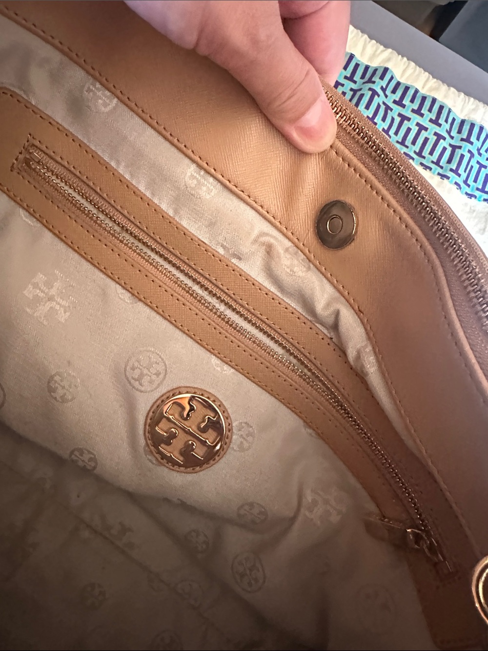 EUC Tory Burch Classic Tan Leather Tote Bag with Detachable Strap - Picture 3 of 11